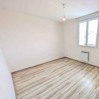  Maison à louer 5 pièces 140 m² Lussac-les-châteaux