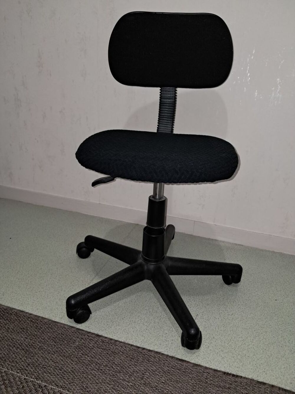 Chaise de bureau &agrave; roulettes noire Meubles