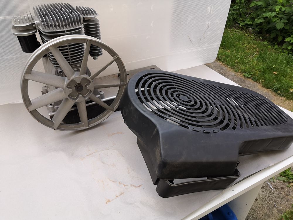 Compresseur d' AIR "NEUF" et r&eacute;servoir de 200 litres "NEUF" Bricolage