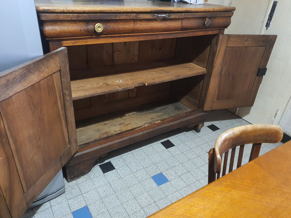 Buffet bas en noyer massif style Louis-Philippe Meubles