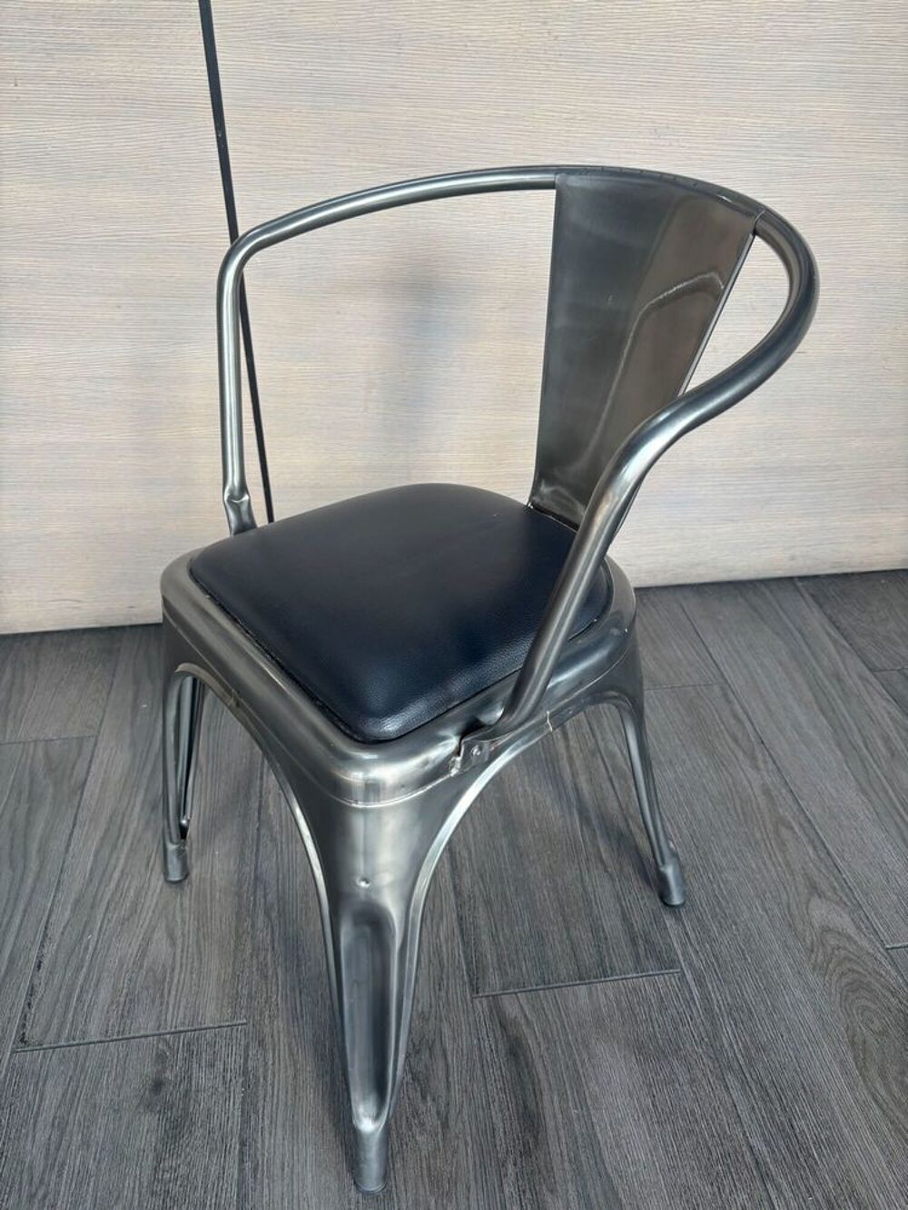 Chaises et tabourets TOLIX en acier avec assise Meubles