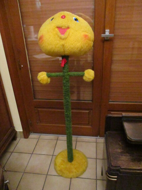 Porte manteau enfant en bon �tat dit  popol  vintage = faire 0 M�rignies (59)