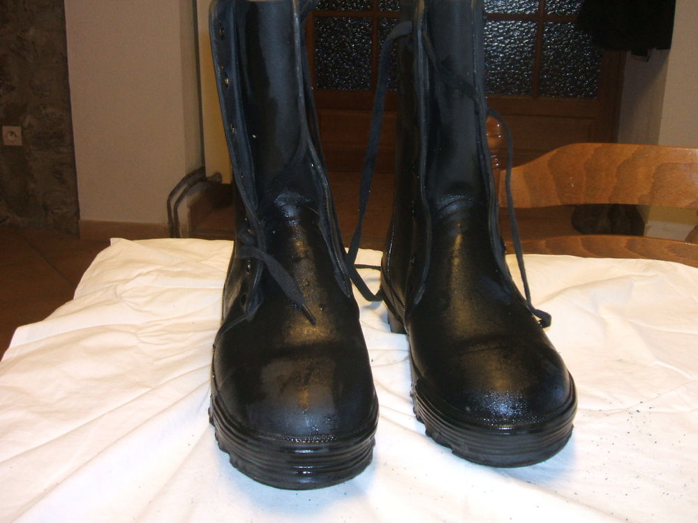 BOTTES GRAND FROID NEUVES ORIGINALES DE L'ARMEE FRANCAISE. Chaussures