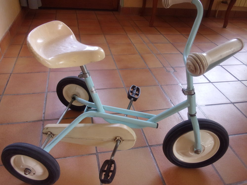 TRICYCLE VINTAGE ENFANT Vélos