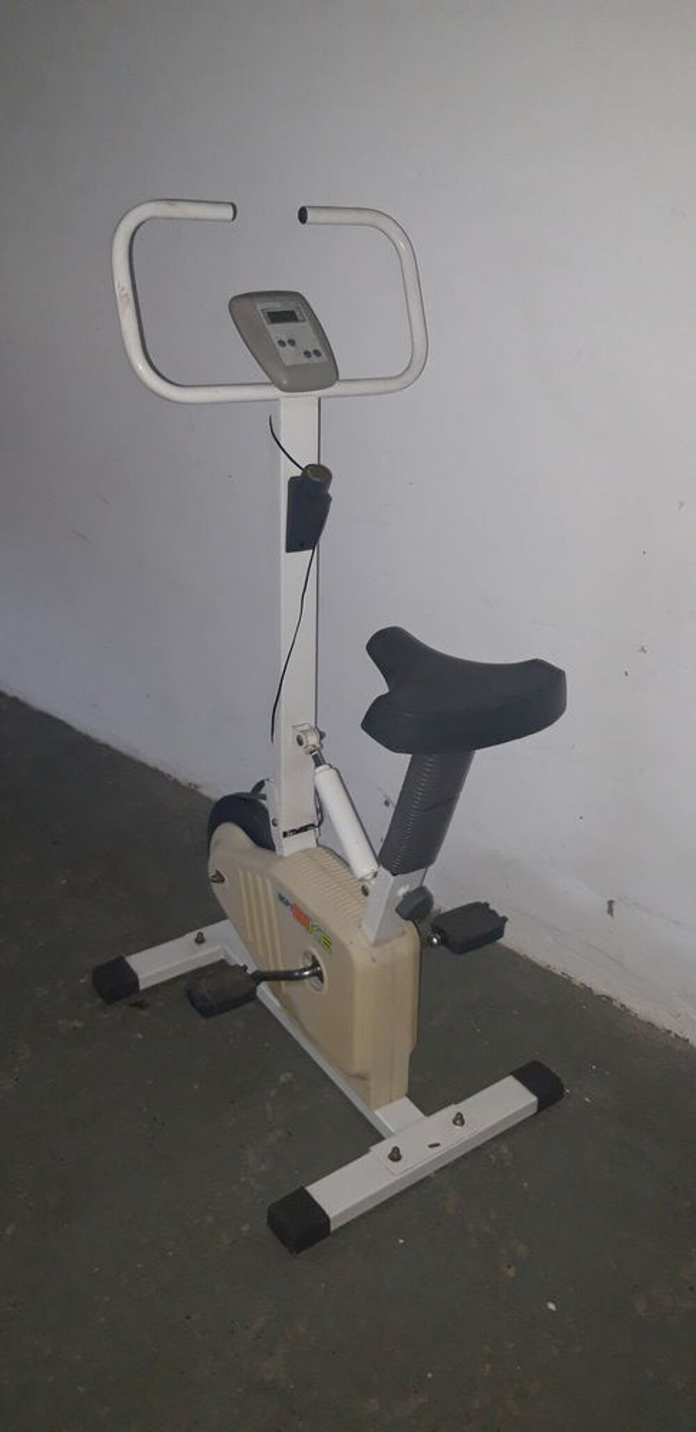 velo appartement tr&eacute;s bon etat + un Multisteppe Sports