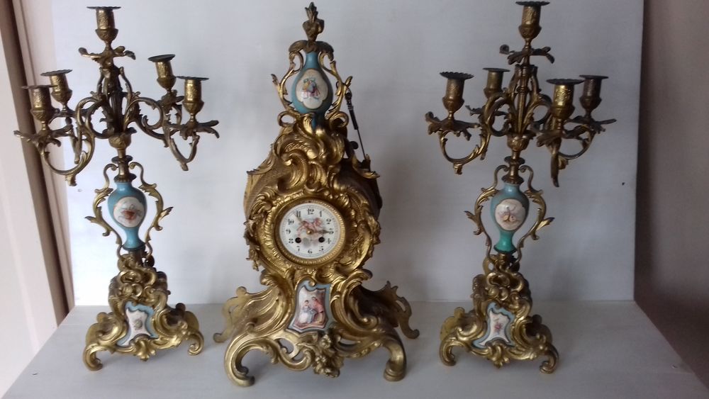 ensemble pendule et cand&eacute;labres en bronze dor&eacute; Décoration