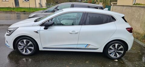 Renault Clio V Clio E-Tech 140 Premi&egrave;re Edition 2020 occasion Bernay 27300