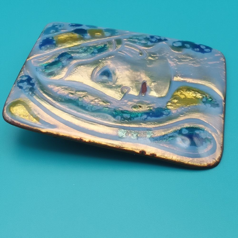 Broche/pendentif portrait femme &eacute;maill&eacute; iridescent Bijoux et montres