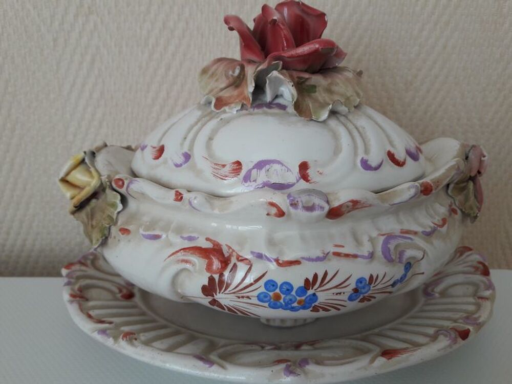 Petite soupi&egrave;re d&eacute;corative avec plateau, bonbonni&egrave;re Décoration