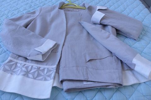 ENSEMBLE VESTE et PANTALON gris - 36 Saint-Etienne (42)