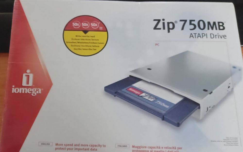 disque ZIP 750 MB ATAPI Drive marque IOMEGA. Matériel informatique