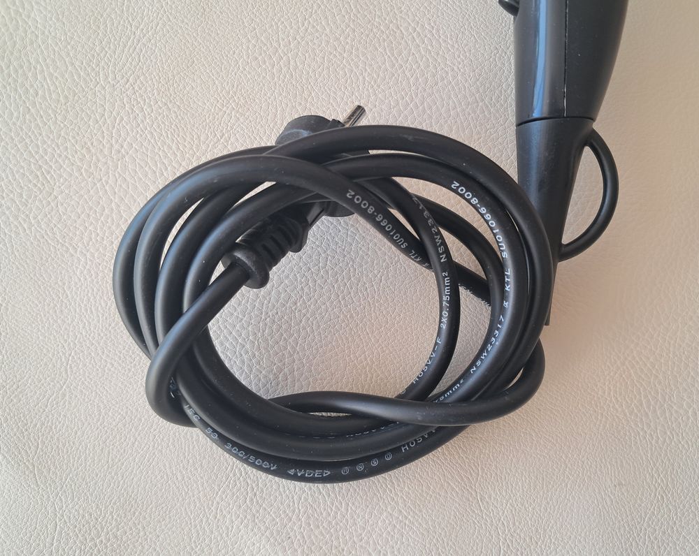 s&egrave;che cheveux marque Surker 
mod&egrave;le SK-63 
puissance 3000 w Electroménager