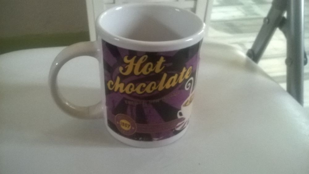 Mug Hot Chocolat
Enjoy since 1957
Excellent etat
10 cm de Cuisine