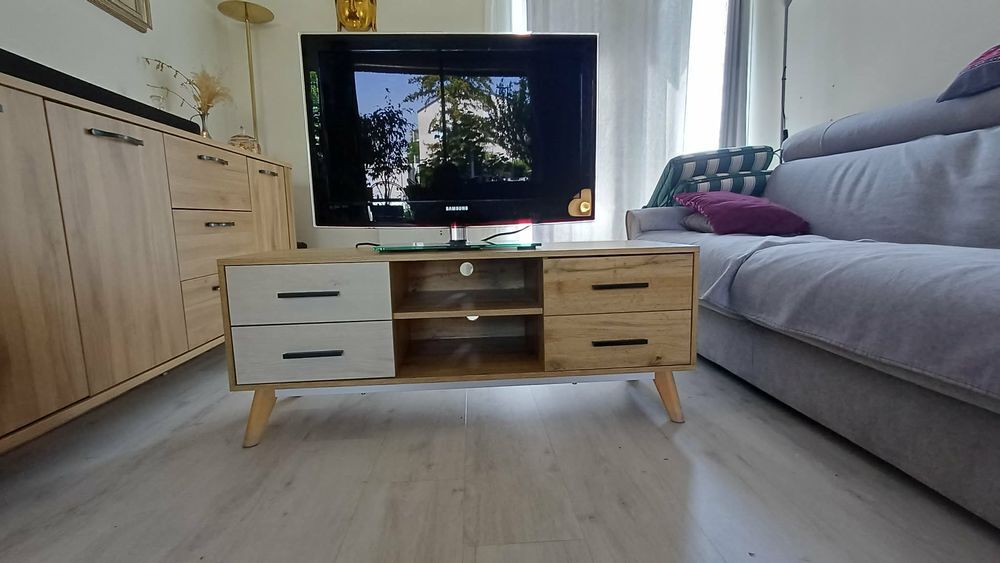 Meuble t&eacute;l&eacute; solide BELIANI 120cm Impeccable. A saisir. Meubles