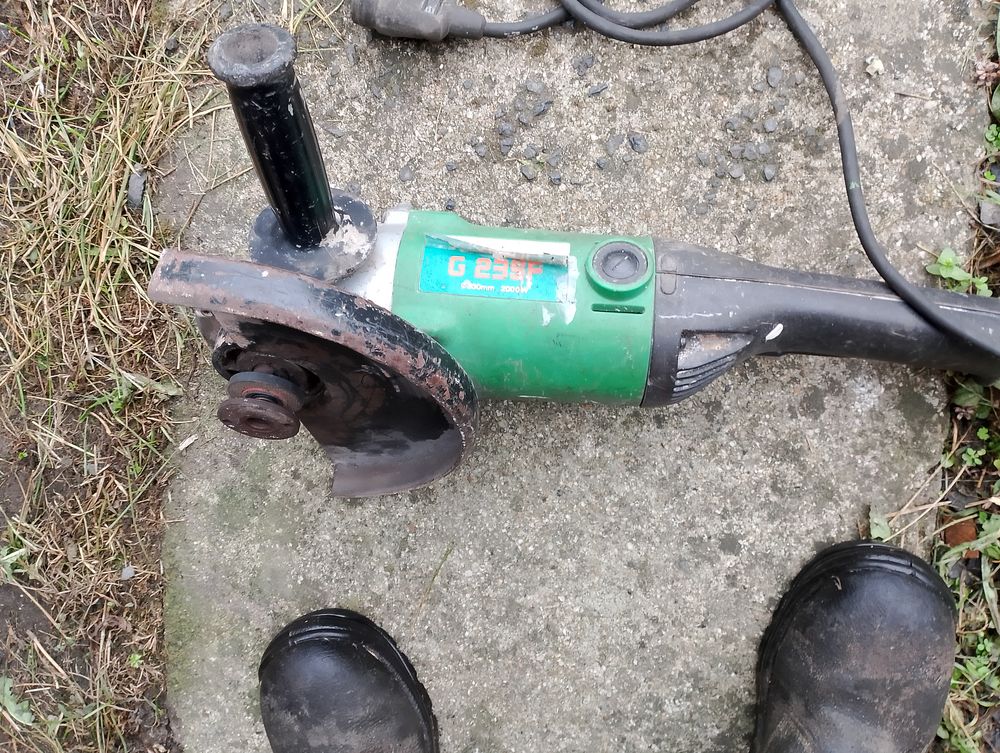 meule de 230mm de diam&eacute;tre 2000w Bricolage