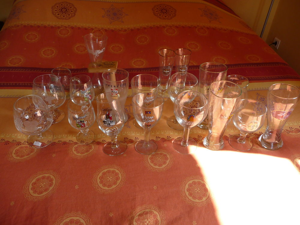 LOT DE 16 VERRES A BIERES AU DETAIL Décoration
