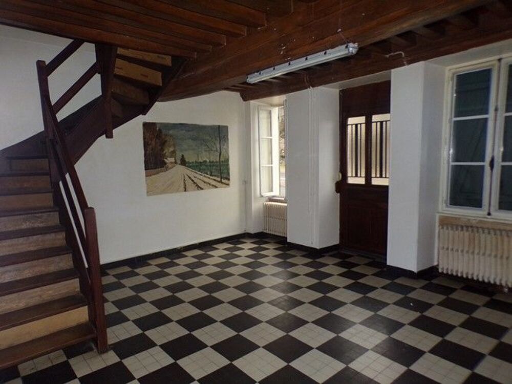 Vente Maison Secteur St Magnance (10 mn d'Avallon) Maison de 68 m� ancienne de village avec d�pendances sur 395 m� de jardin. Avallon