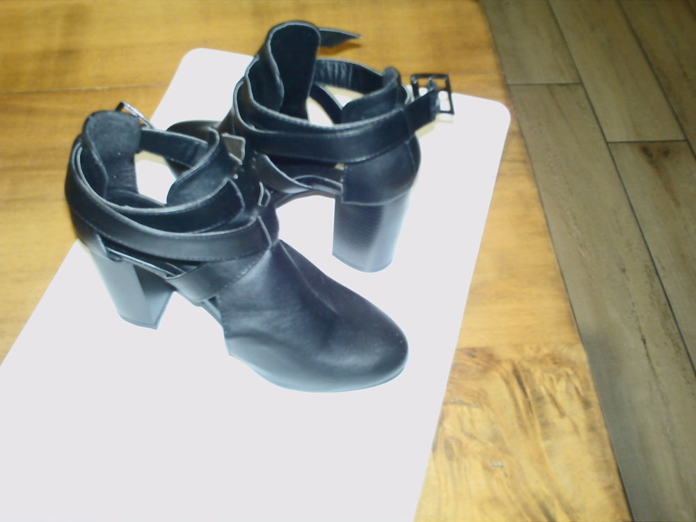 CHAUSSURE FEMME Neuve Taille 36 Chaussures