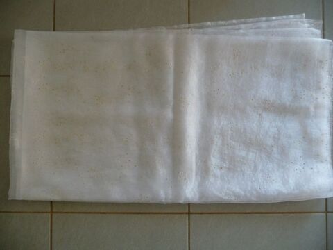 Tissu Grand Format voile blanc motifs toiles dores - Neuf 25 Celles-sur-Belle (79)