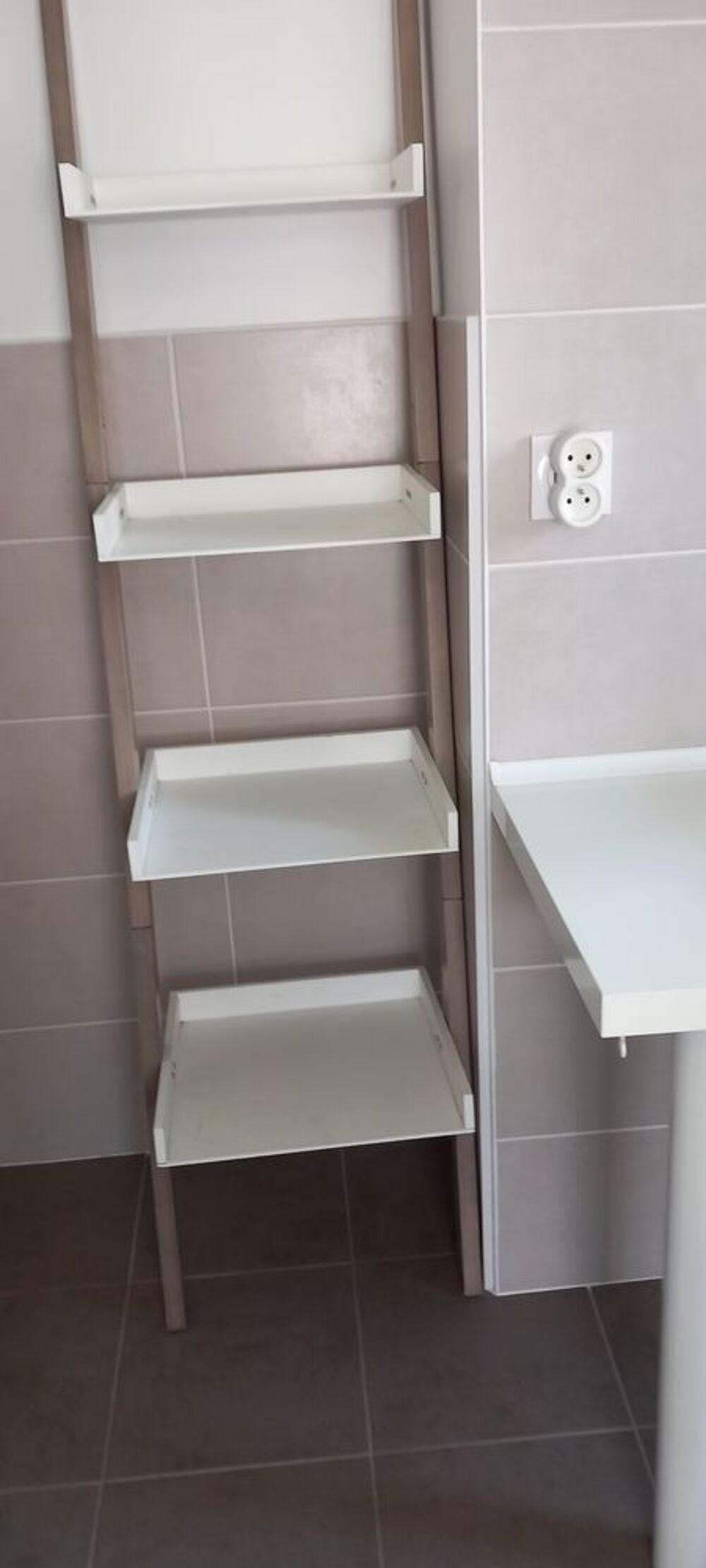 Mobilier et sanitaire salle d'eau Meubles