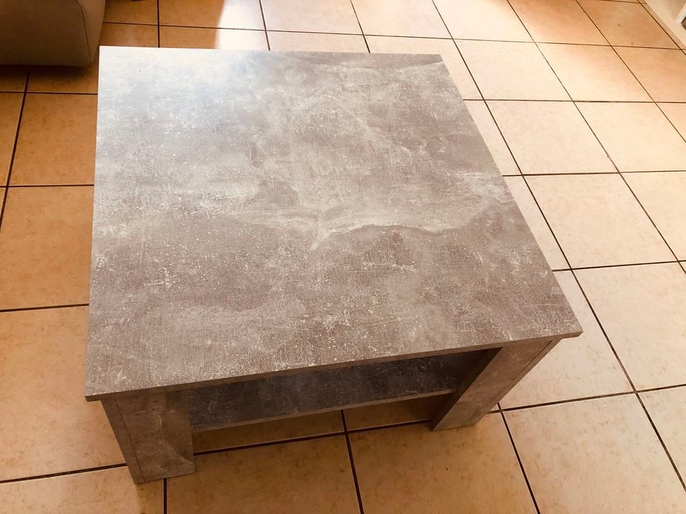 Table de salon couleur b&eacute;ton Meubles