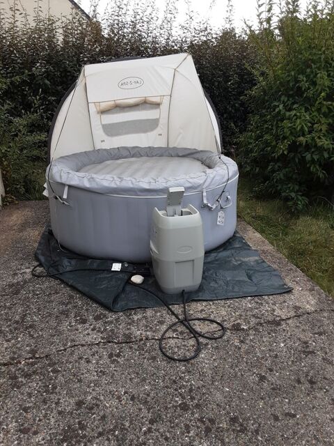 Jacuzzi Bestway LAY-Z-SPA 12000 Morlaix (29)