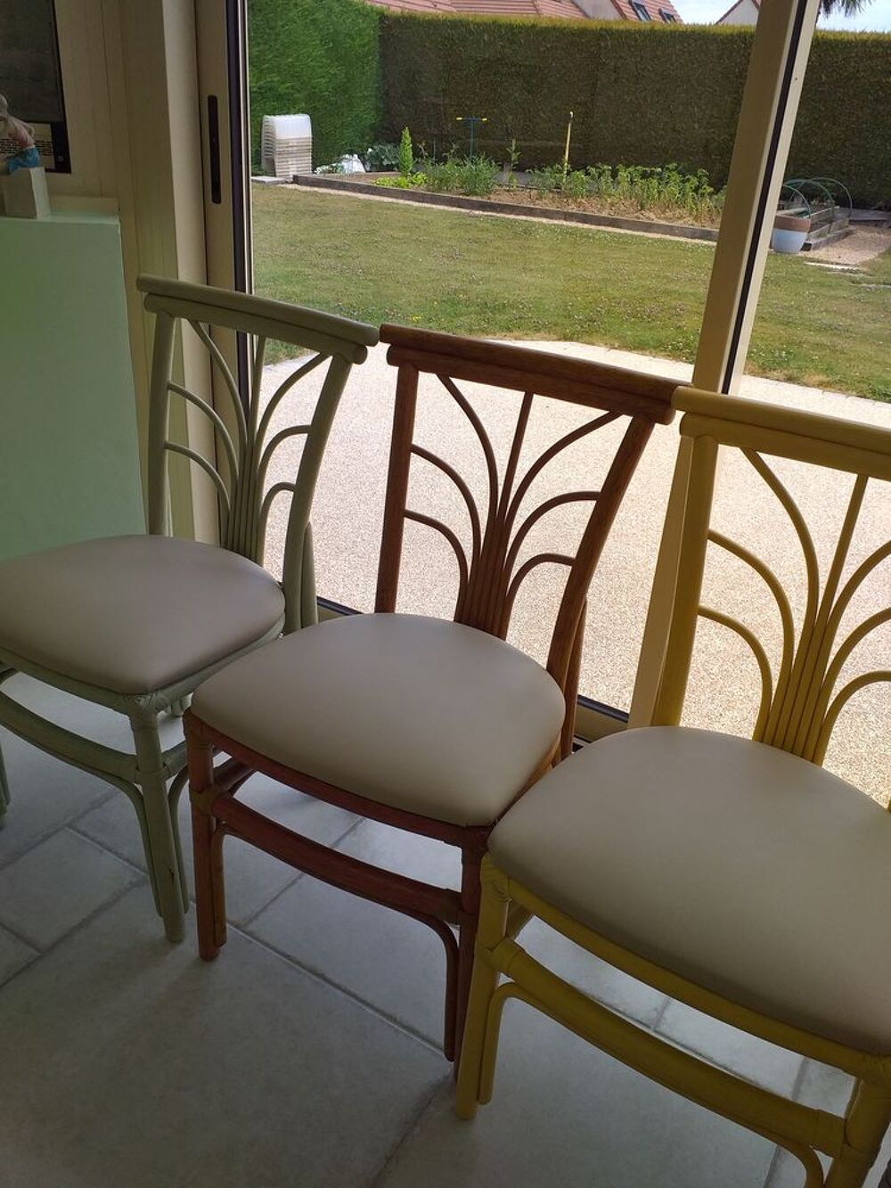 Table et chaises en rotin Meubles