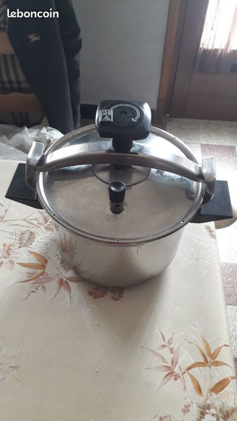 Ancienne cocotte-minute SEB 4,5 litres. 42 Flers-en-Escrebieux (59)