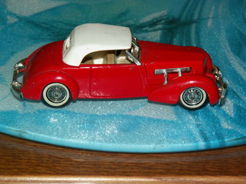 Belle miniature Cord model 812 en mtal
8 Mirecourt (88)