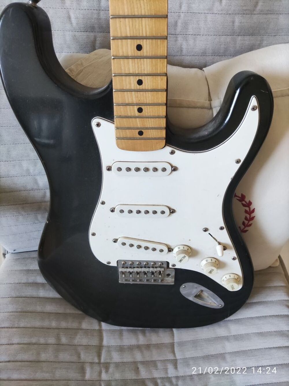 Guitare copie fender stratocaster Marque Lead Star Instruments de musique