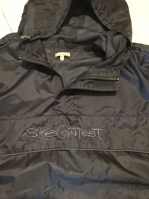 BLOUSON IMPERMEABLE Style K WAY
Taille 14 ANS 10 Saint-Genis-Laval (69)