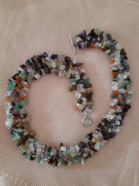 COLLIER en PIERRES MINERALES ASSORTIES sur pls rang�es 22 Le Cannet (06)
