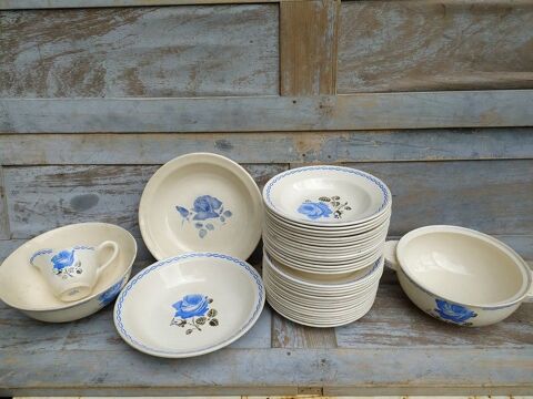 Vaisselle Assiettes Faïence Badonviller Digoin Rose Bleue
100 Loches (37)