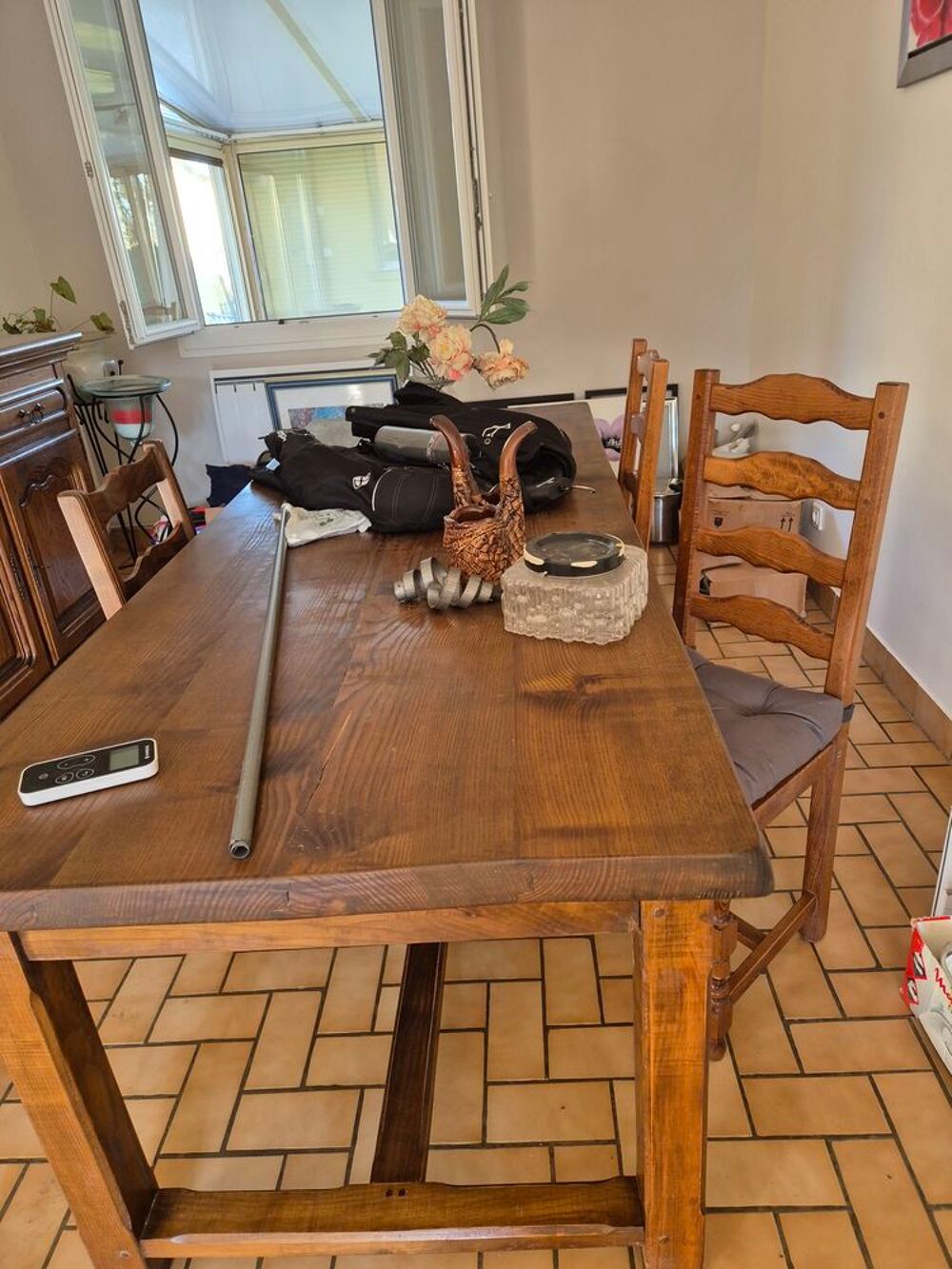 meuble salle &agrave; manger ( table , meuble , chaise, miroir )
Meubles