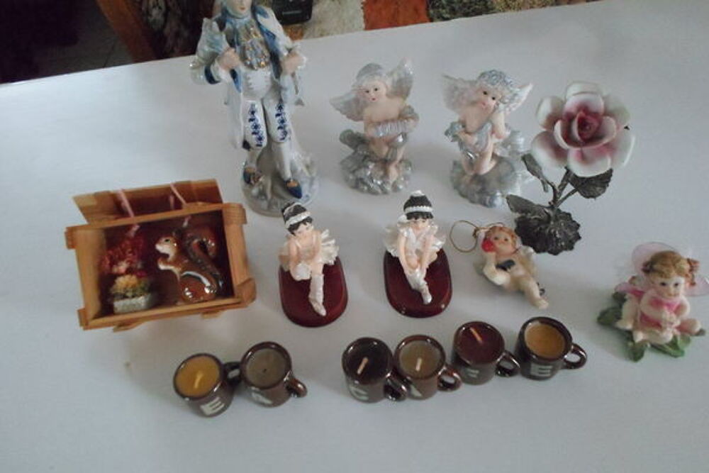 lot de bibelots,faience ,resine,biscuit 