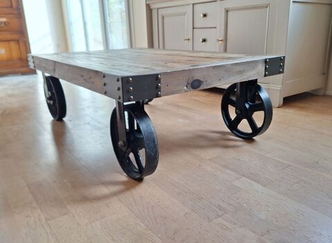 Table basse � roulettes - style brut et industriel 190 Massy (91)