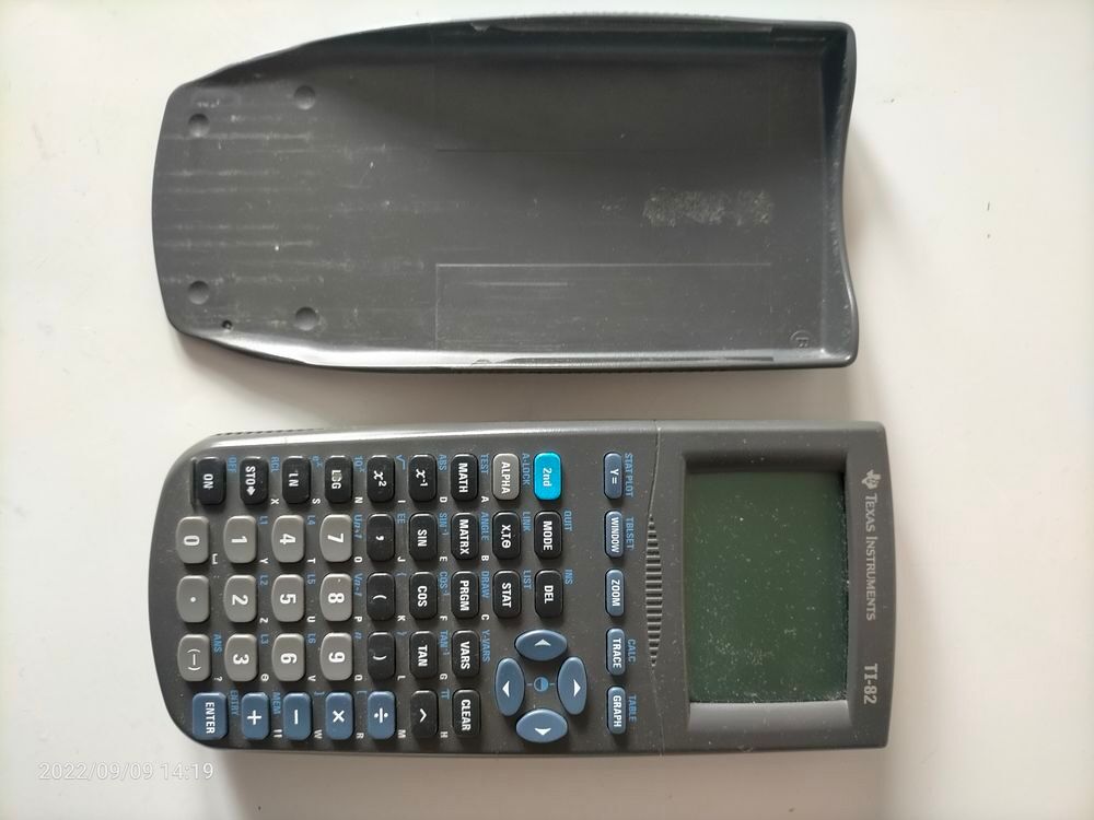 Offre calculatrice TI-82 de Texas instruments avec manuel Tlphones et tablettes