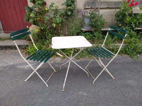 Ancien Salon de Jardin Tables et Chaises 
70 Loches (37)