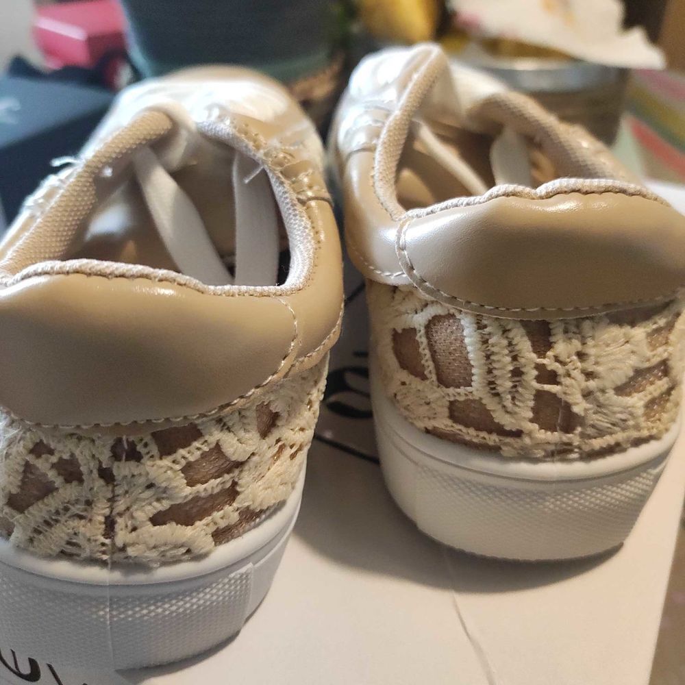 BASKETS FEMME CUIR VEGAN ET CROCHET Chaussures