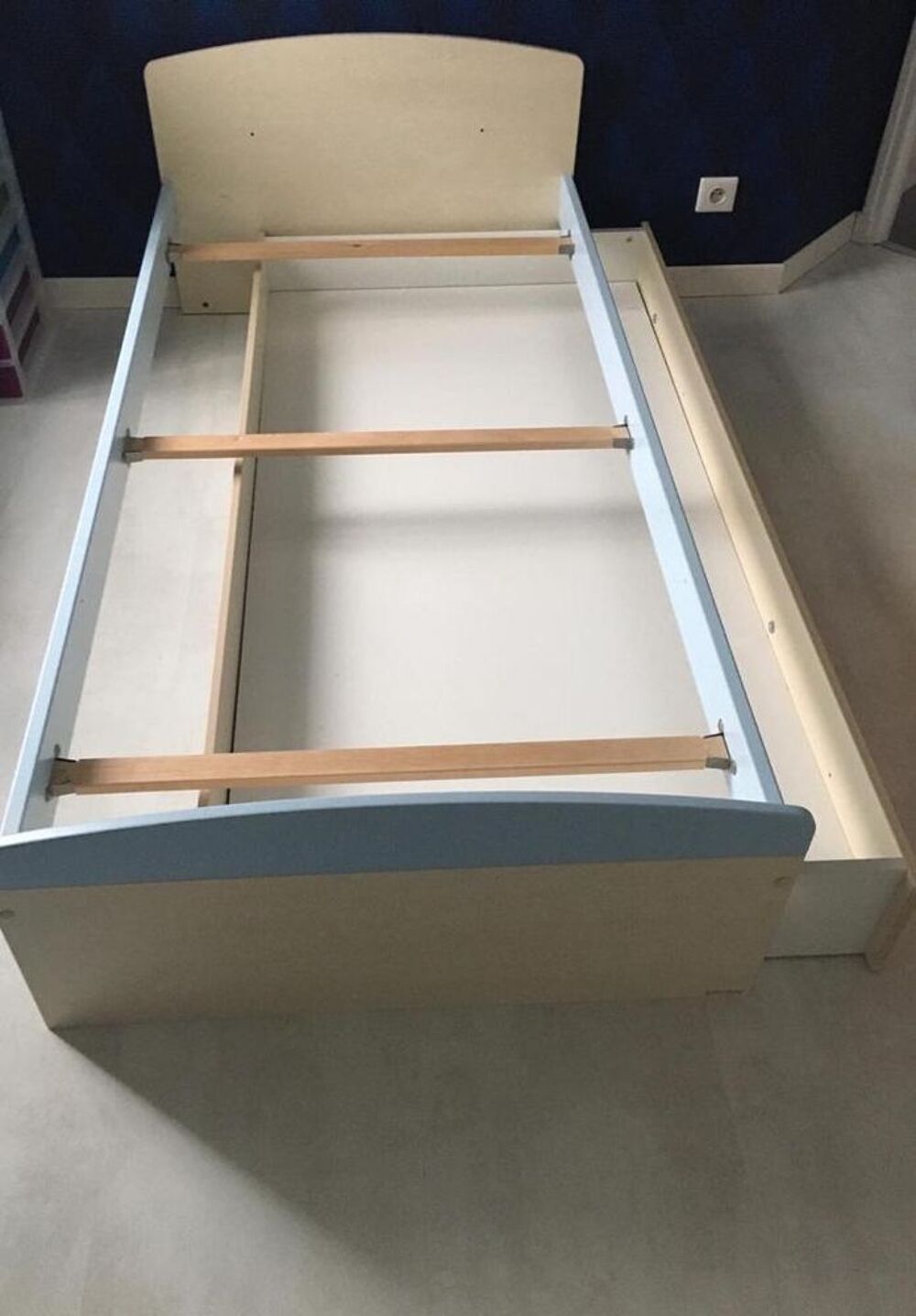Lit &eacute;volutif Sauthon avec table &agrave; langer, commode et &eacute;tag&egrave;re Mobilier enfants