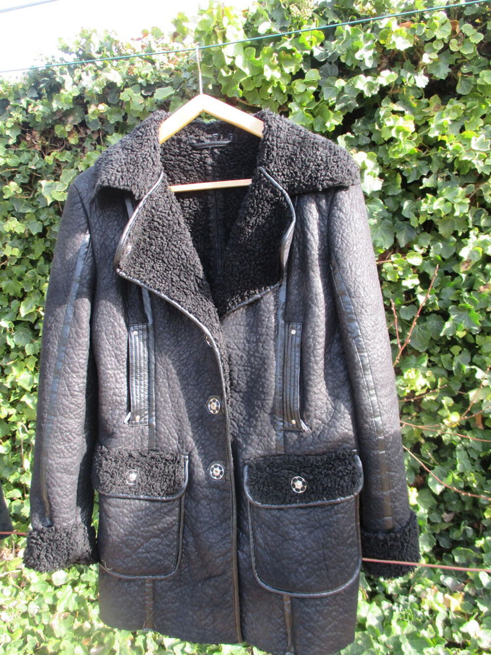 Belle veste en cuir grain&eacute; Vêtements