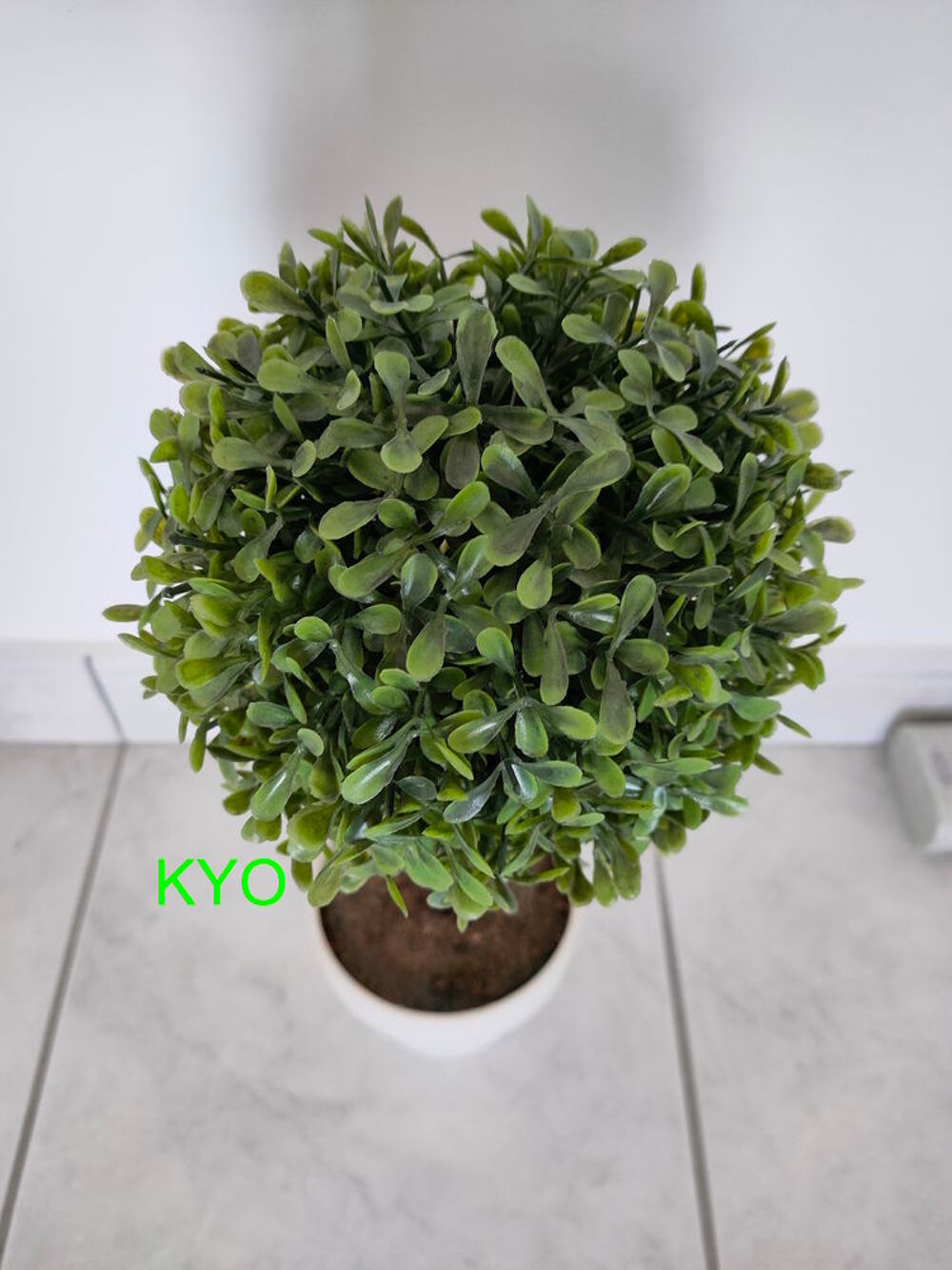 Arbre buis rond, Hauteur 40 cm Diam&egrave;tre 17 cm, pot blanc Décoration