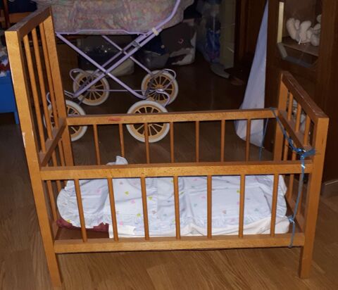 Berceau de poup�e 20 Sanvignes-les-Mines (71)