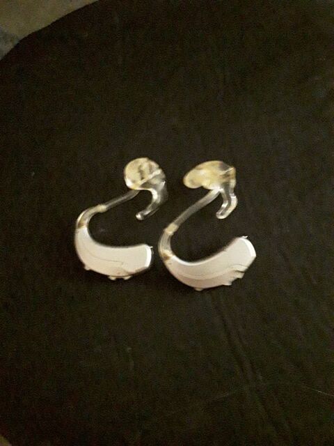 Nous vendons 2 paires d appareil auditives en état de marche 0 69560 Sainte-colombe