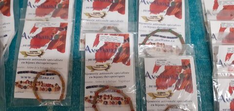 6 colliers et 1 bracelet noisetier avec pierre Frontignan (34)