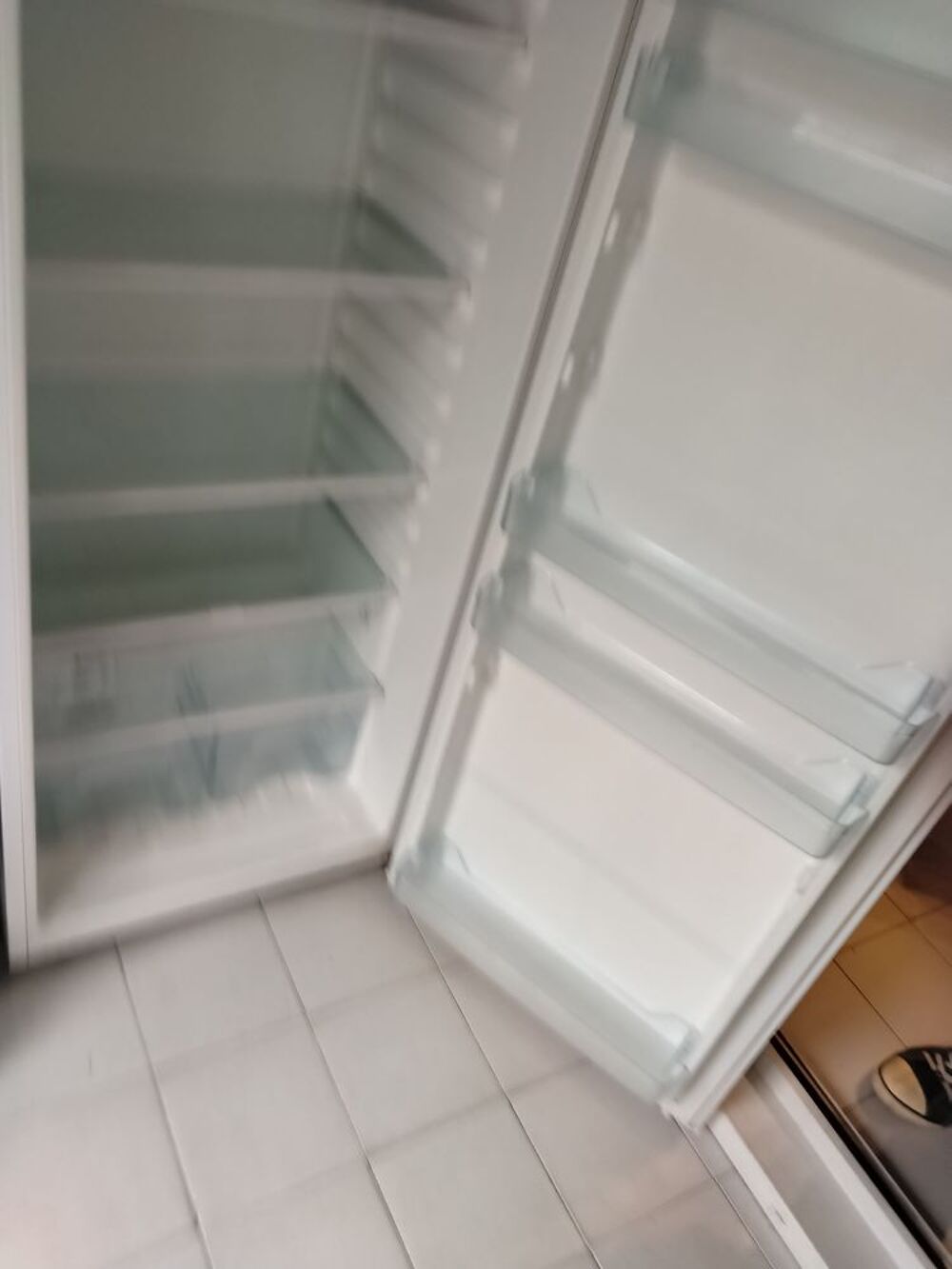 R&eacute;frig&eacute;rateur Aya 145 cm de haut Electroménager