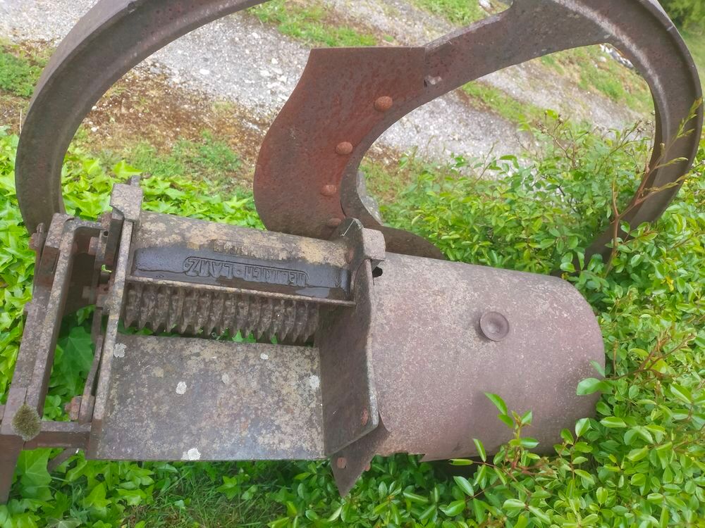 Ancienne roue / broyeur / hachoir 