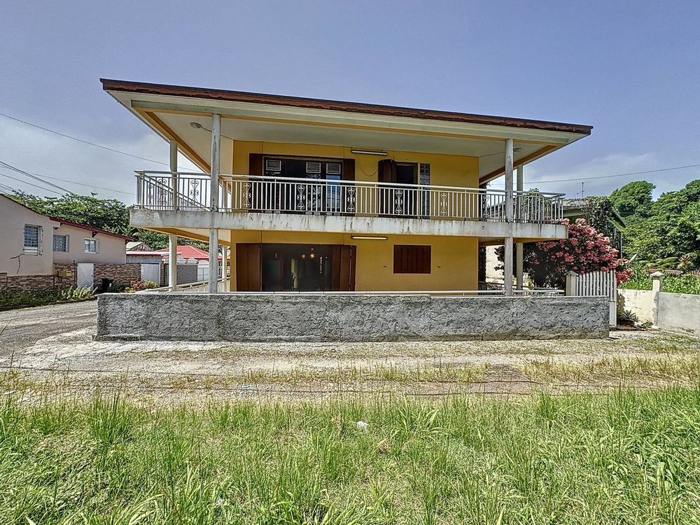 Vente Maison MAISON HAUT ET BAS DE 150M2 SITUE A BANANIER CAPESTERRE Capesterre-belle-eau