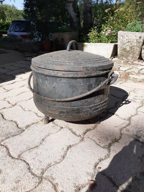 CHAUDRON Ancien en Fonte Merry-sur-Yonne (89)