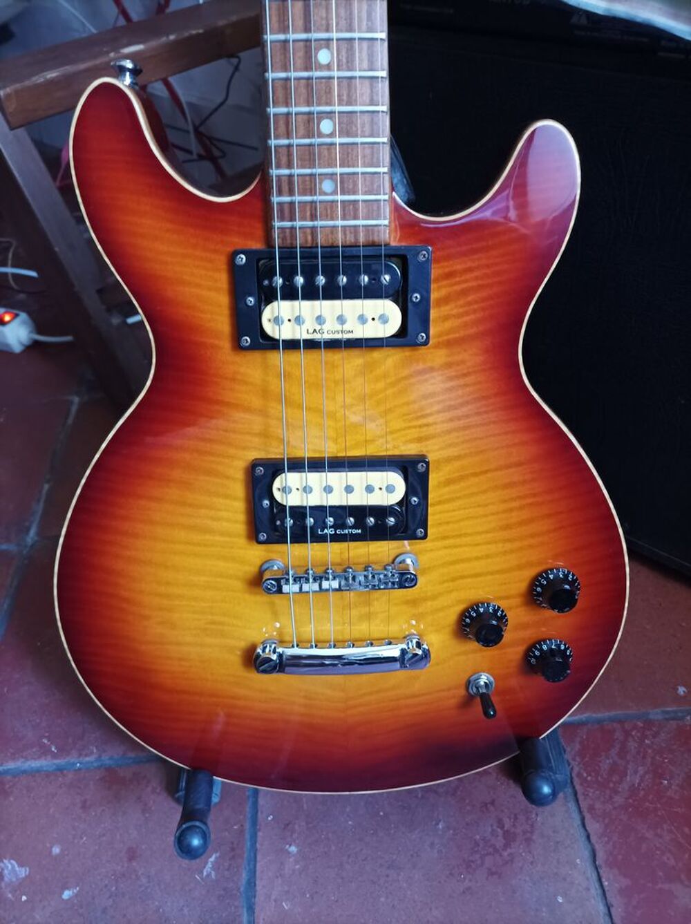 guitare LAG Roxanne originale. Instruments de musique